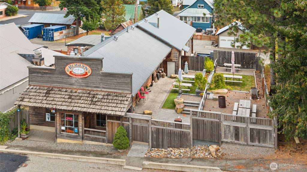 Photo of 208 W Pennsylvania Avenue, Roslyn, WA 98941 (MLS # 2485912)