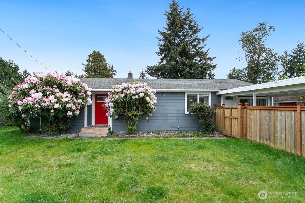 Photo of 12214 4th Avenue SW, Seattle, WA 98146 (MLS # 2515677)