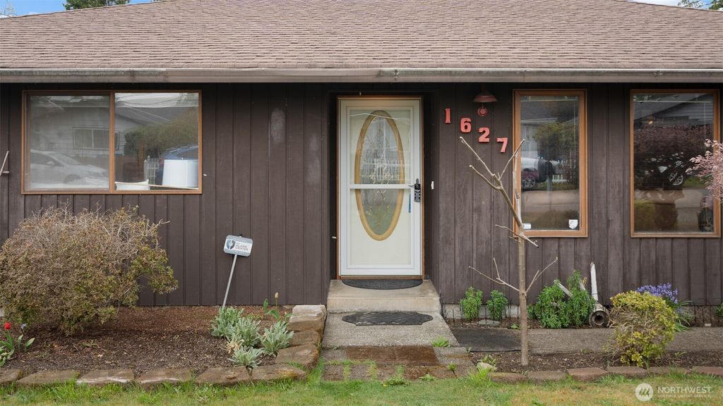 Photo of 1627 Monroe Street, Shelton, WA 98584 (MLS # 2503757)