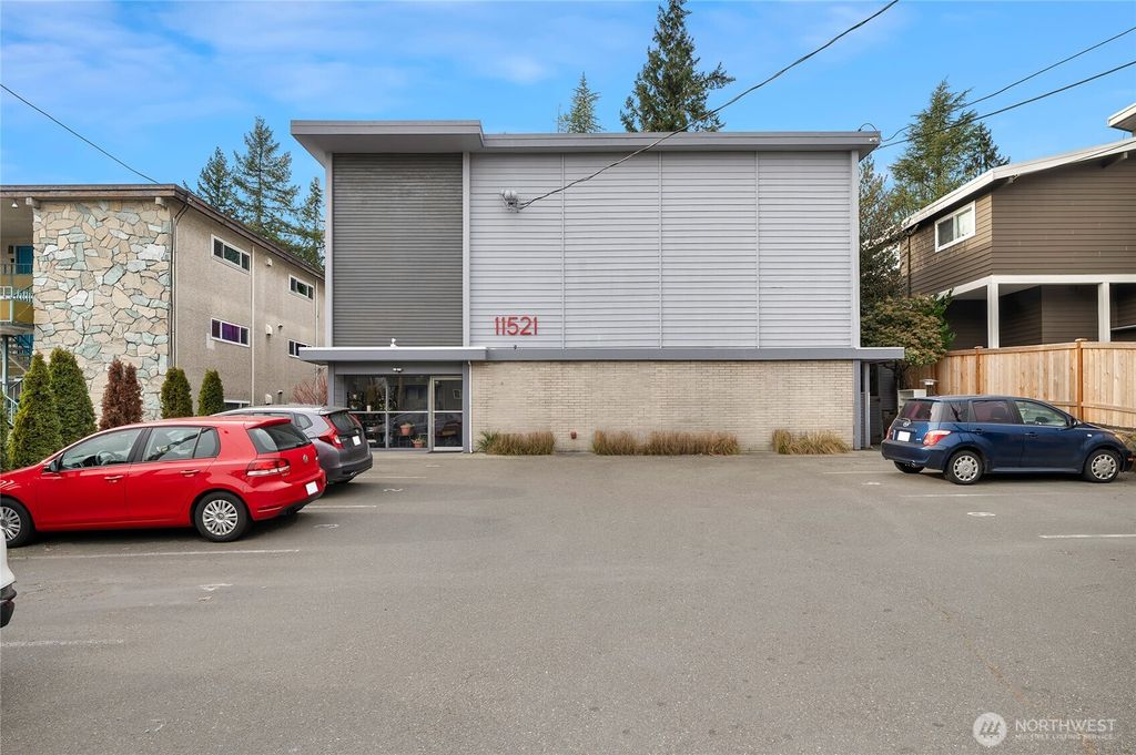 Photo of 11521 Greenwood Avenue N, Seattle, WA 98133 (MLS # 2475321)