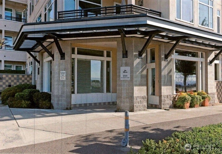 2000 Alaskan Way 255