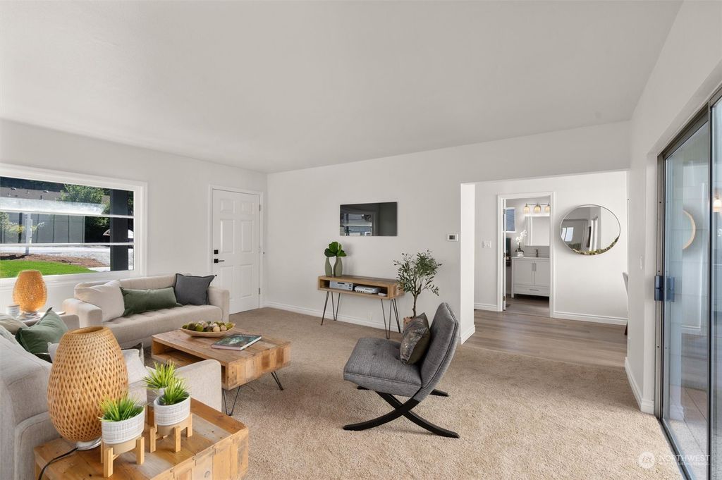 Photo of 11535 38th Avenue NE, Seattle, WA 98125 (MLS # 2152232)