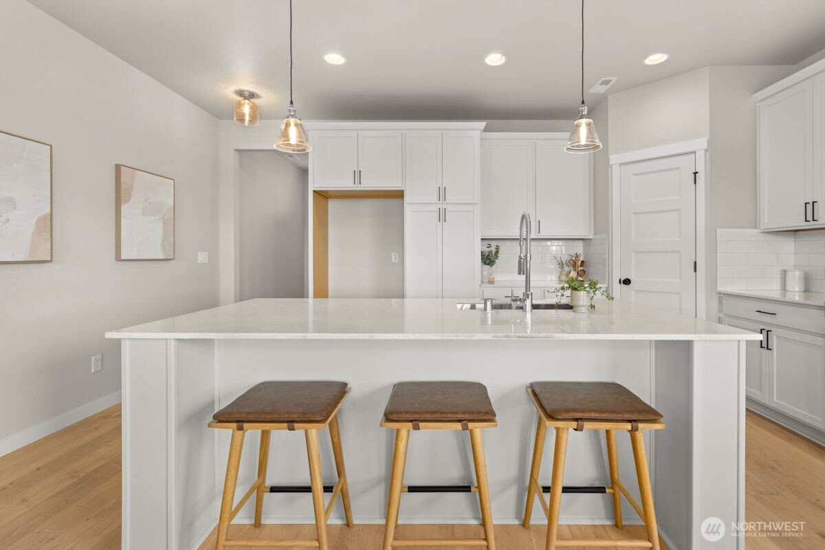 17915 11TH Avenue NE