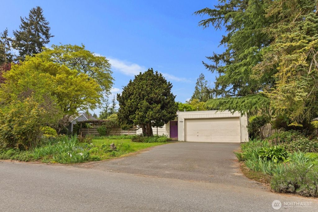 Photo of 10434 NE 17th Street, Bellevue, WA 98004 (MLS # 2510139)