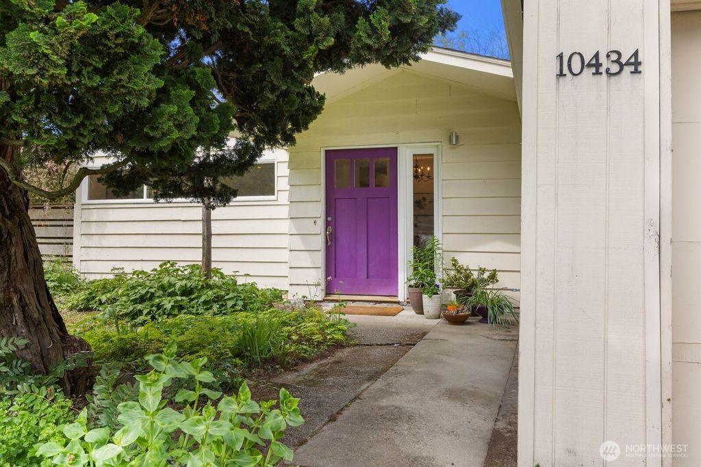 Photo of 10434 NE 17th Street, Bellevue, WA 98004 (MLS # 2510139)