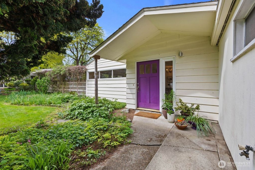 Photo of 10434 NE 17th Street, Bellevue, WA 98004 (MLS # 2510139)