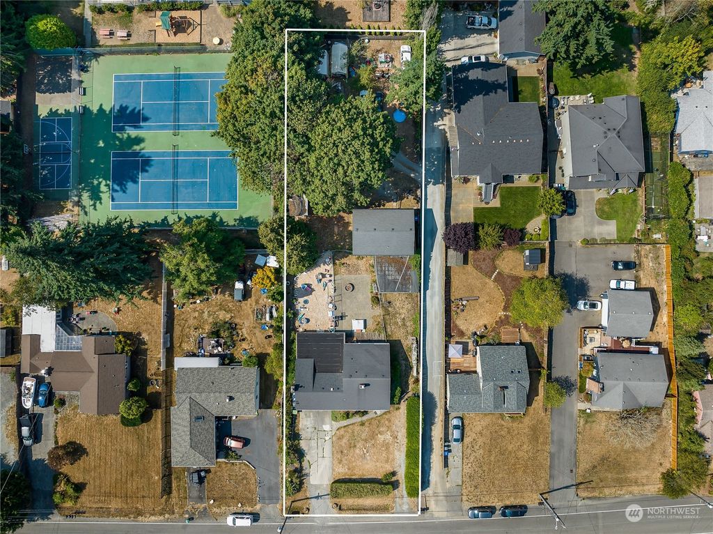 Photo of 16631 16th Avenue SW, Burien, WA 98166 (MLS # 2156621)