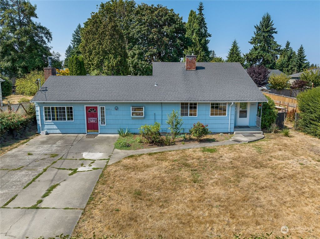 Photo of 16631 16th Avenue SW, Burien, WA 98166 (MLS # 2156621)