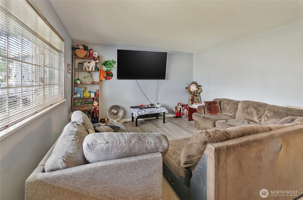 Photo of 1055 S 317th Street, Federal Way, WA 98003 (MLS # 2474944)