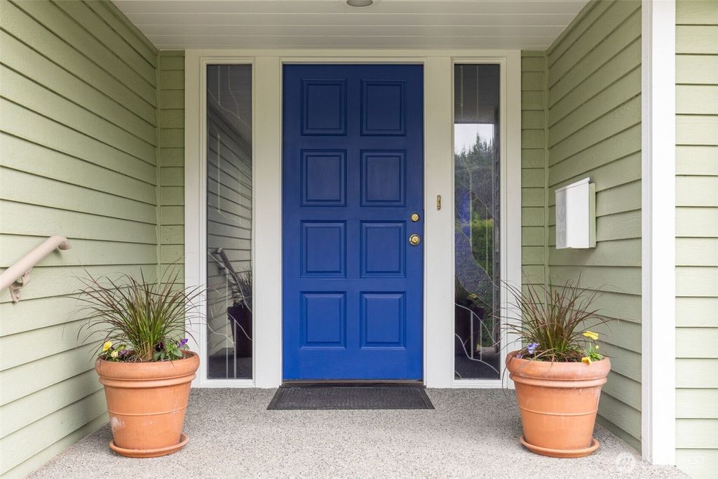 Photo of 16742 45th Avenue NE, Lake Forest Park, WA 98155 (MLS # 2430137)