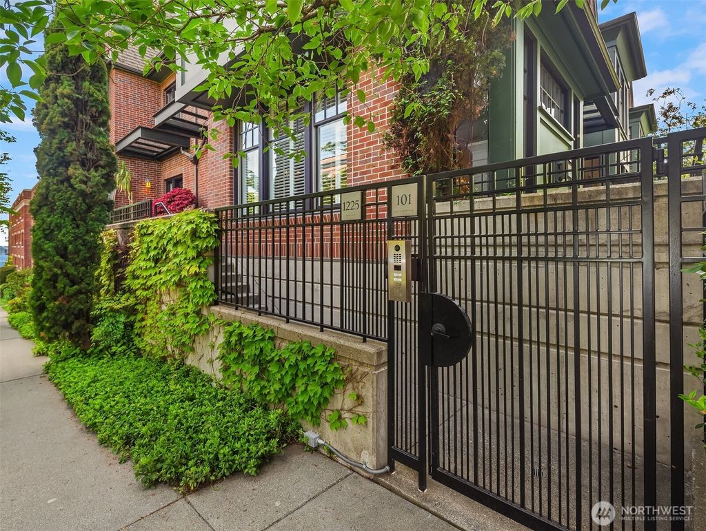 Photo of 101 W Comstock Street #101, Seattle, WA 98119 (MLS # 2408018)