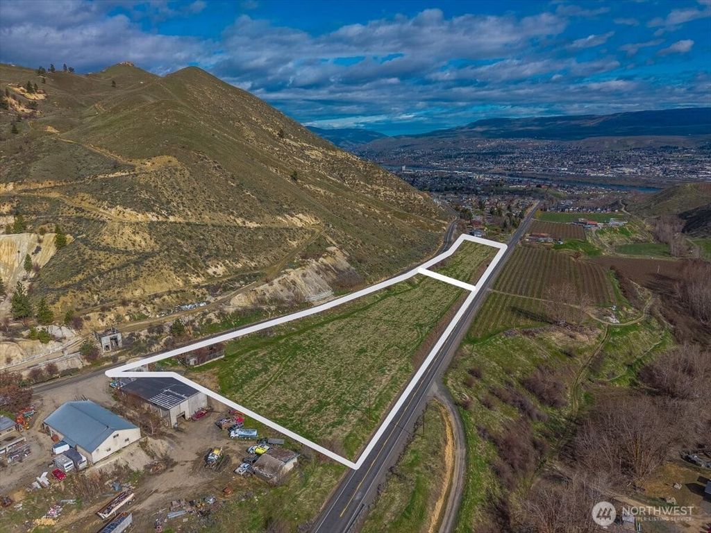 Photo of 11 Methow Street, Wenatchee, WA 98801 (MLS # 2495323)