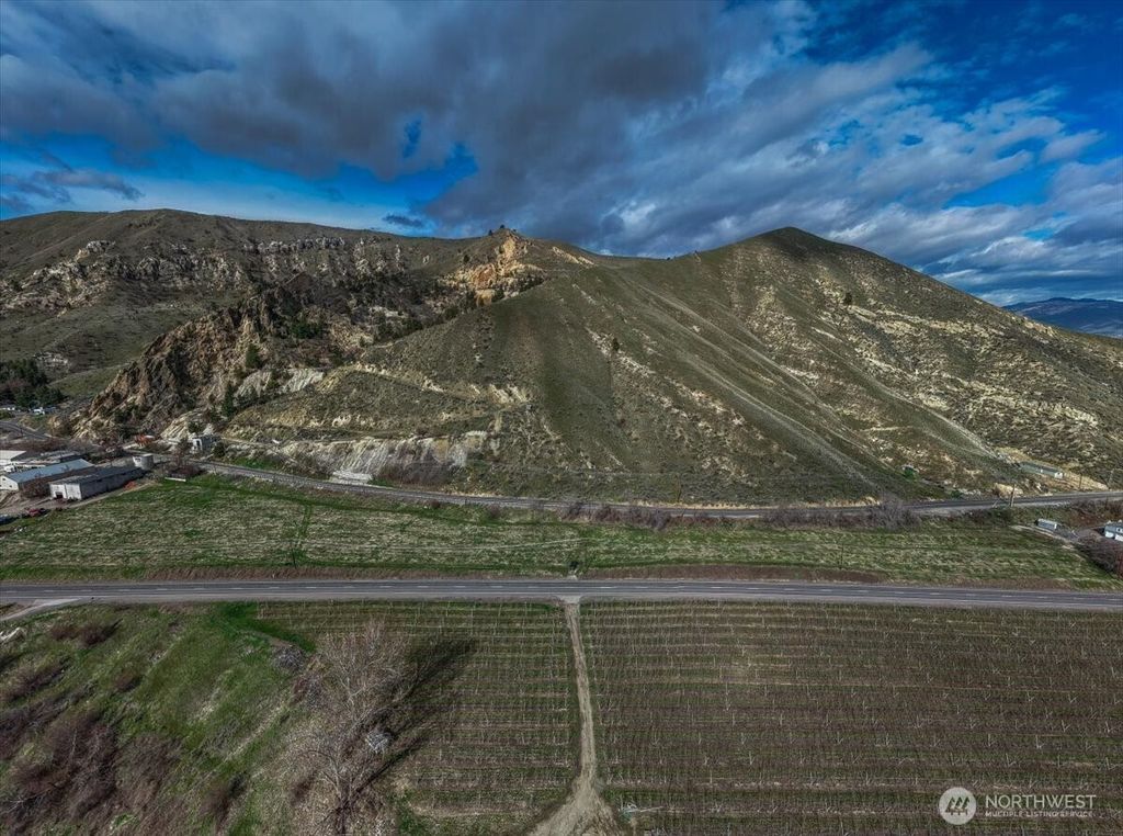 Photo of 11 Methow Street, Wenatchee, WA 98801 (MLS # 2495323)