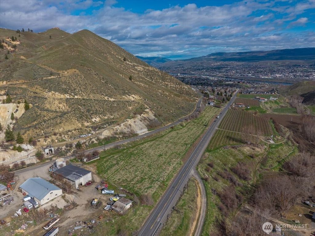 Photo of 11 Methow Street, Wenatchee, WA 98801 (MLS # 2495323)