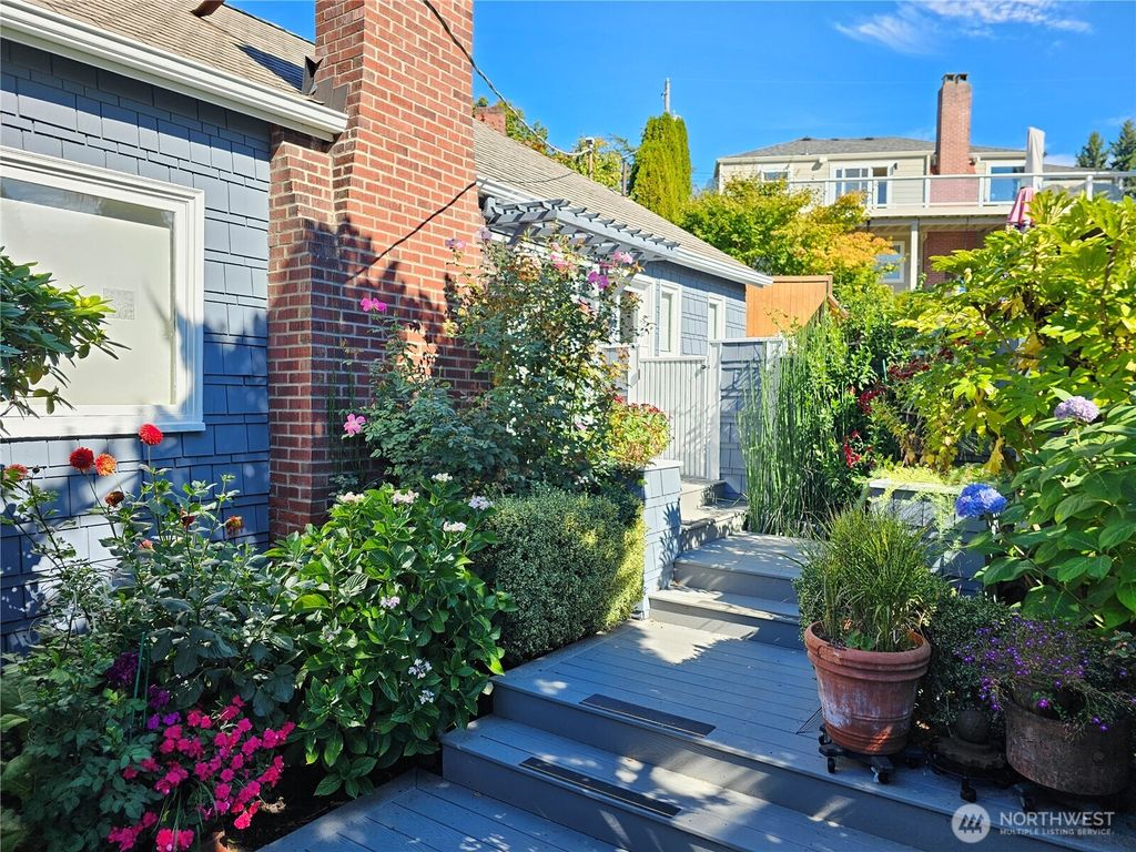 Photo of 2822 Prosch Avenue W, Seattle, WA 98119 (MLS # 2443296)