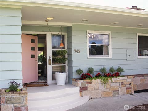 Photo of 945 Idaho Street, Wenatchee, WA 98801 (MLS # 2536601)