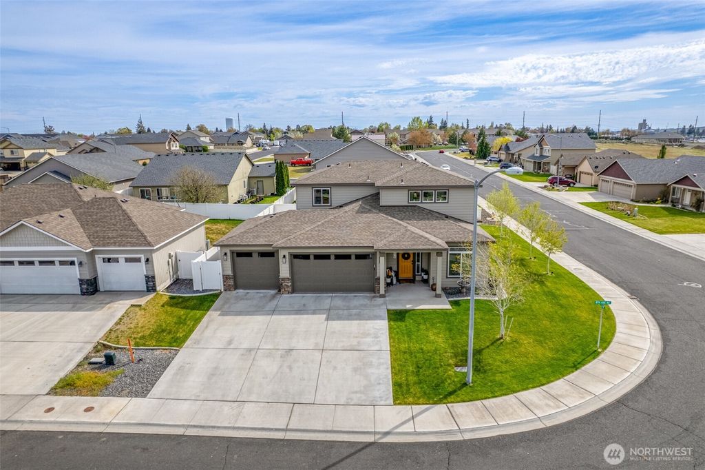 Photo of 606 8th Avenue NE, Ephrata, WA 98823 (MLS # 2506469)