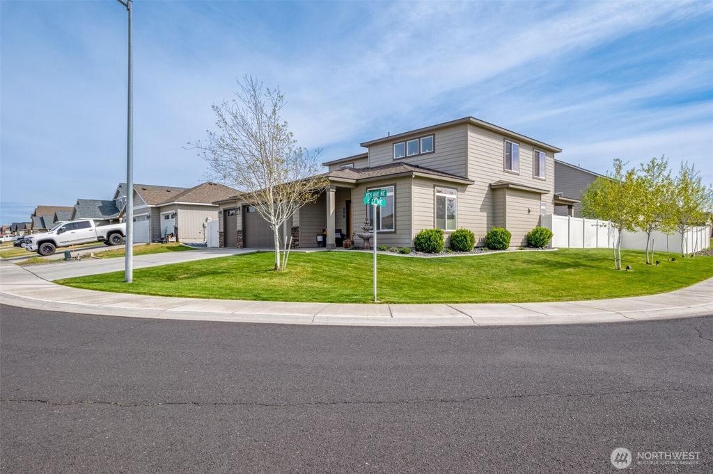 Photo of 606 8th Avenue NE, Ephrata, WA 98823 (MLS # 2506469)