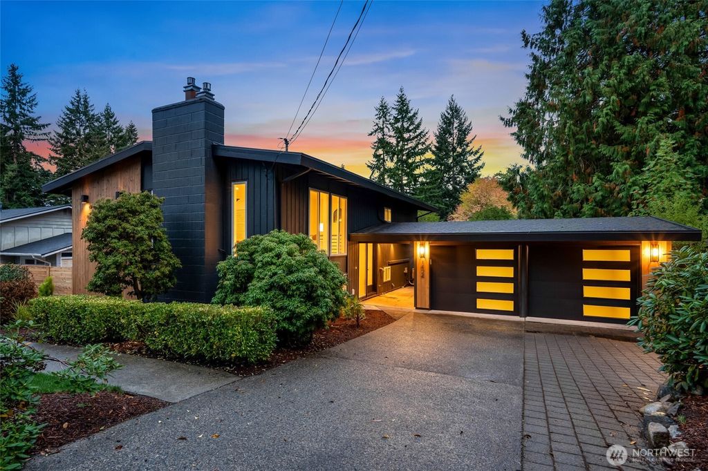 Photo of 1424 150th Avenue SE, Bellevue, WA 98007 (MLS # 2440940)