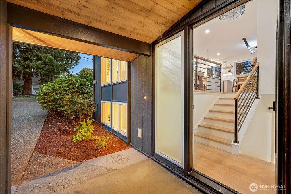 Photo of 1424 150th Avenue SE, Bellevue, WA 98007 (MLS # 2440940)