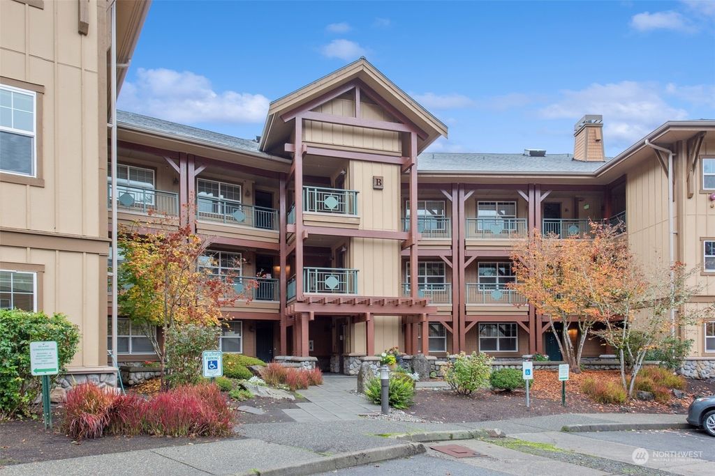 Photo of 1000 Cabin Creek Lane SW #B302, Issaquah, WA 98027 (MLS # 2169714)