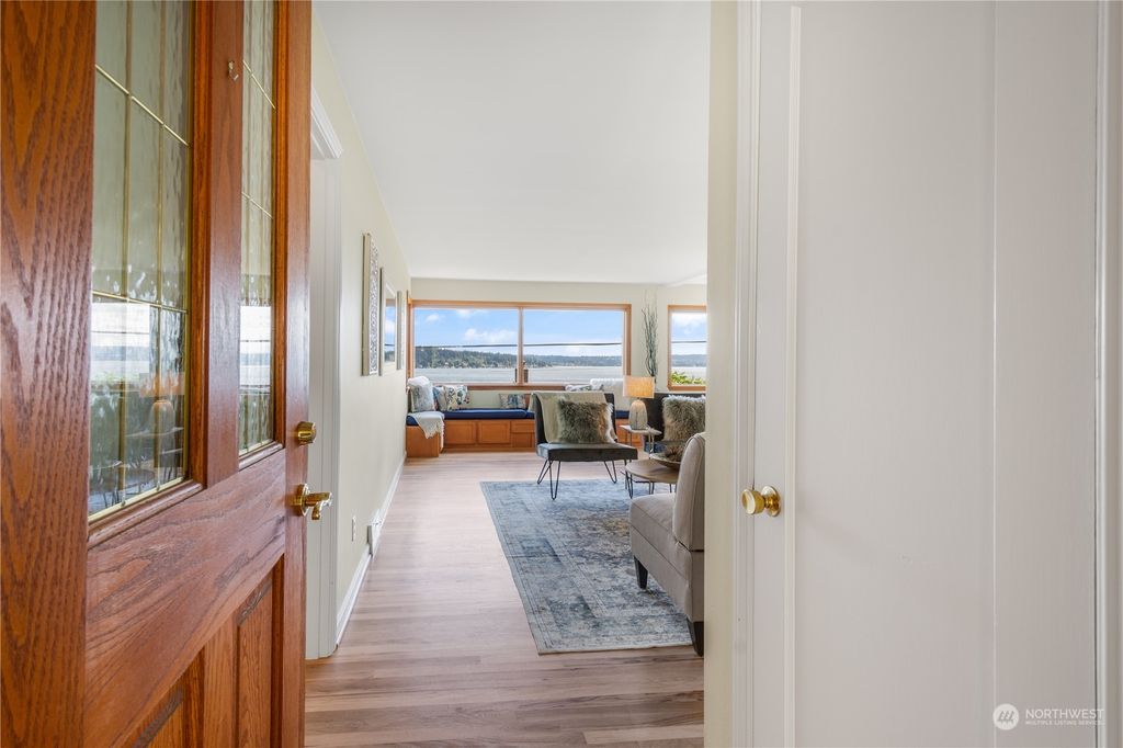 Photo of 10638 Exeter Avenue NE, Seattle, WA 98125 (MLS # 2277403)
