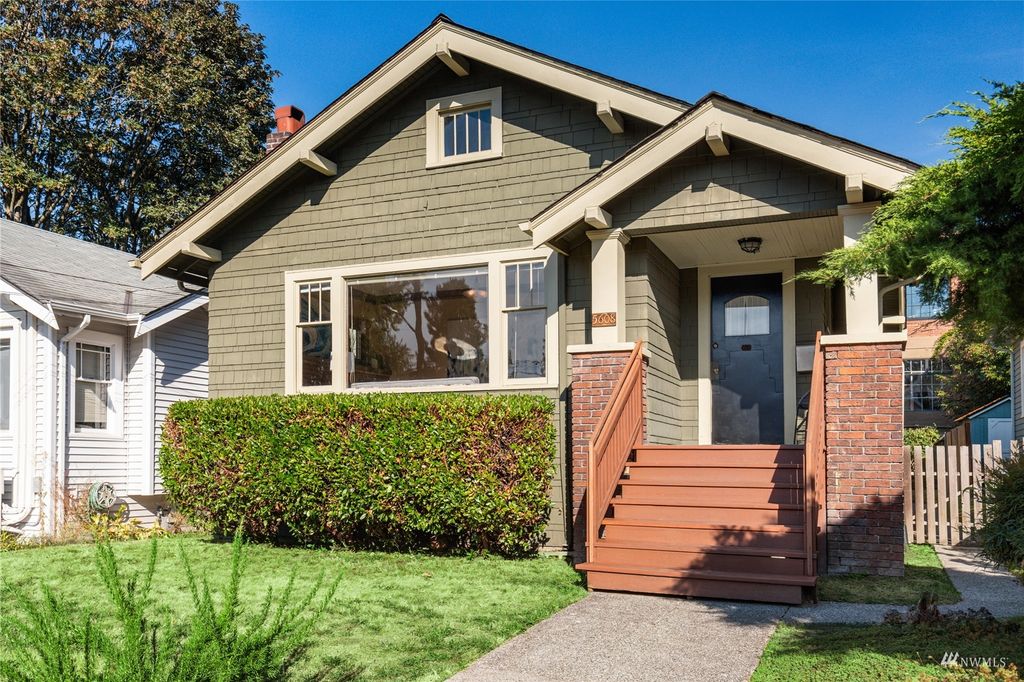 Photo of 5608 Brooklyn Avenue NE, Seattle, WA 98105 (MLS # 1992882)