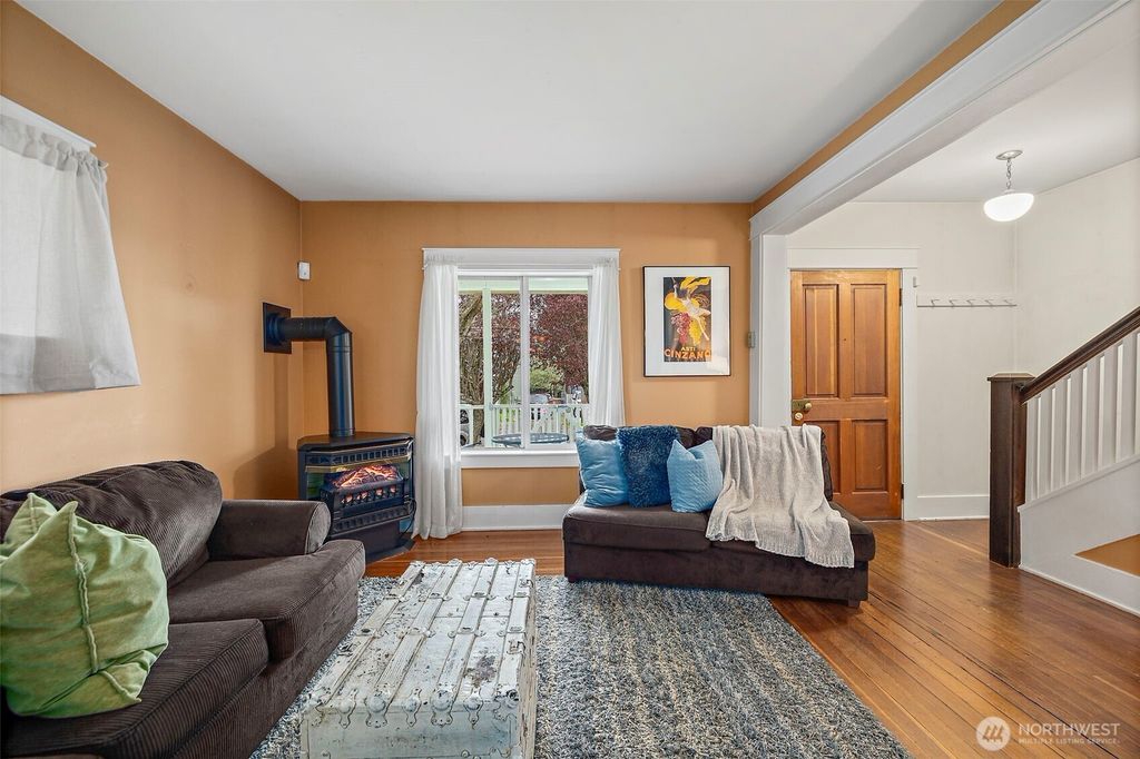 Photo of 6837 S Thompson Avenue, Tacoma, WA 98408 (MLS # 2514189)