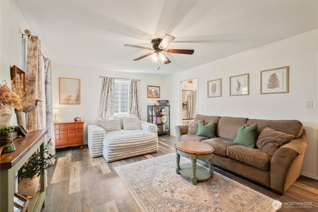 Photo of 2829 Hemlock Street, Longview, WA 98632 (MLS # 2477944)