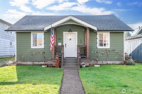 Photo of 2829 Hemlock Street, Longview, WA 98632 (MLS # 2477944)