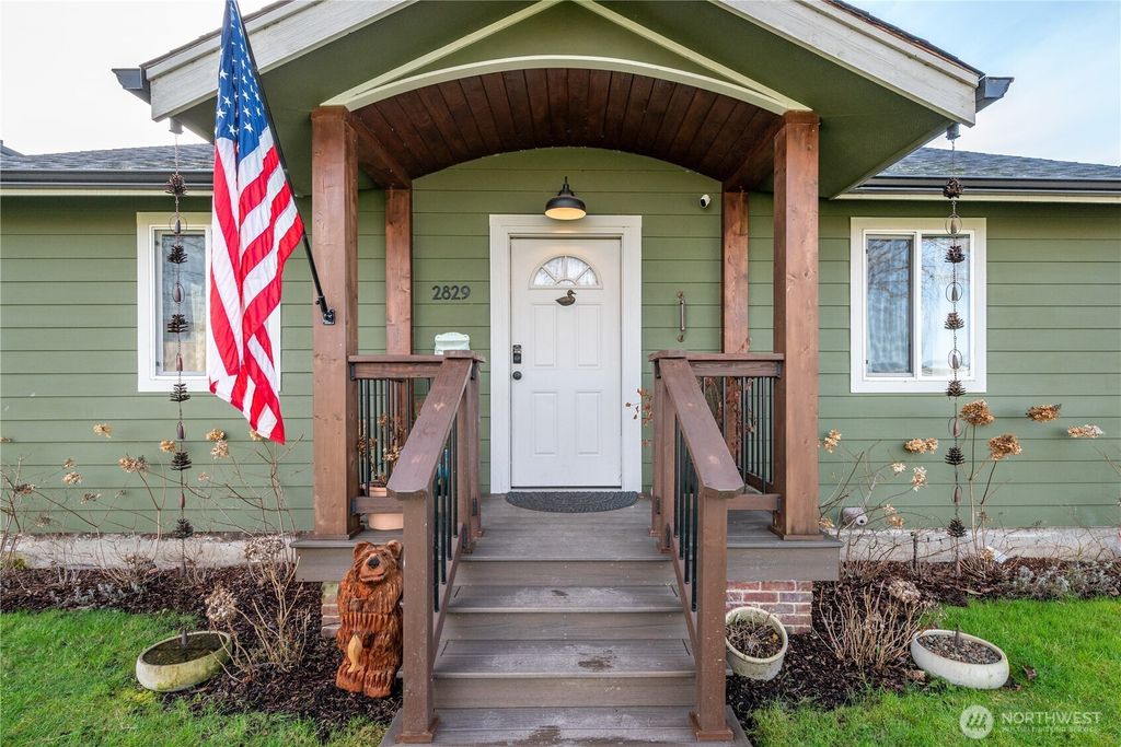 Photo of 2829 Hemlock Street, Longview, WA 98632 (MLS # 2477944)