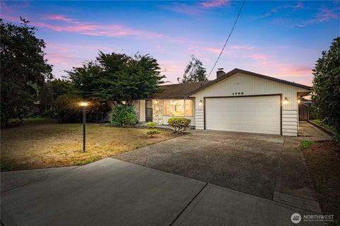 Photo of 1702 4th Street NE, Auburn, WA 98002 (MLS # 2581019)