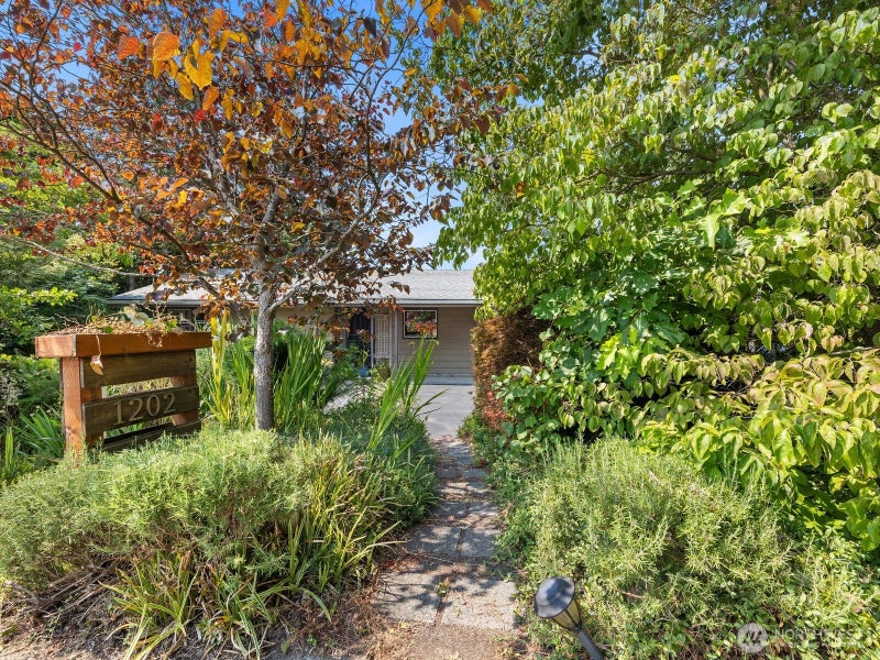 1202 Pine Avenue