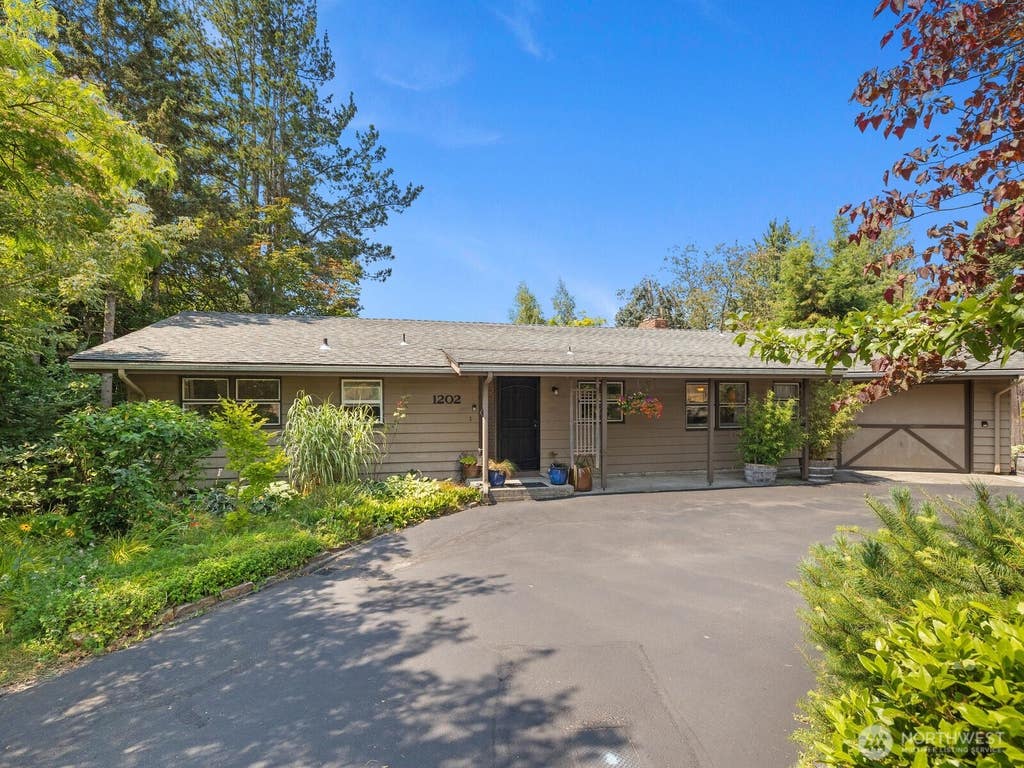 Photo of 1202 Pine Avenue, Snohomish, WA 98290 (MLS # 2527079)
