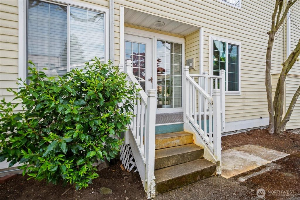 Photo of 127 SW 154th Street #106, Burien, WA 98166 (MLS # 2518533)