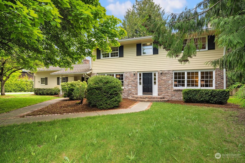 Photo of 6150 128th Avenue NE, Kirkland, WA 98033 (MLS # 2077650)