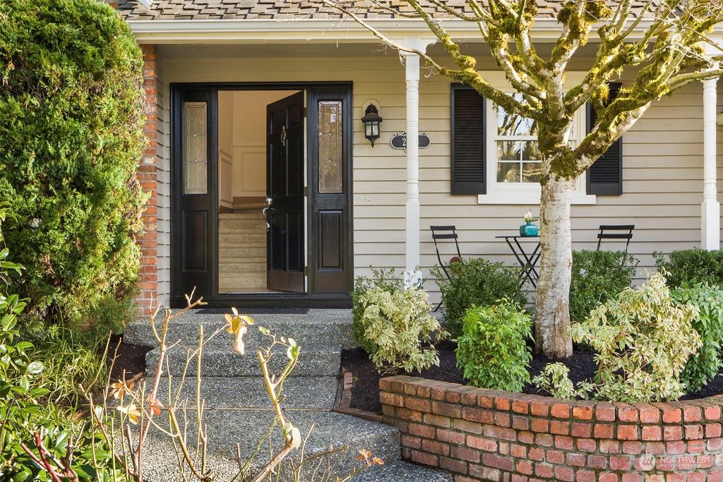 Photo of 2028 223rd Place NE, Sammamish, WA 98074 (MLS # 2028321)