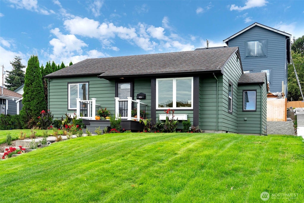 Photo of 1624 Pine Street, Everett, WA 98201 (MLS # 2590640)