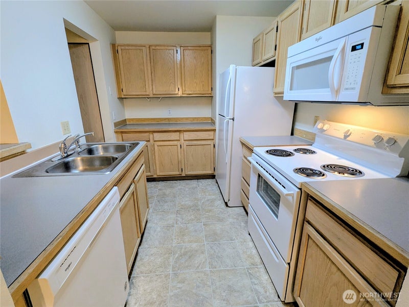 9825 18th Avenue W E4