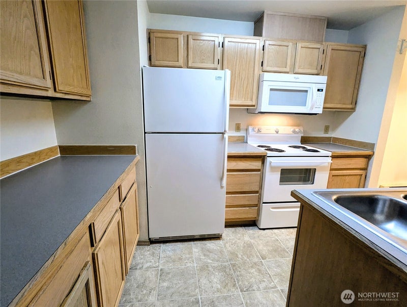 9825 18th Avenue W E4