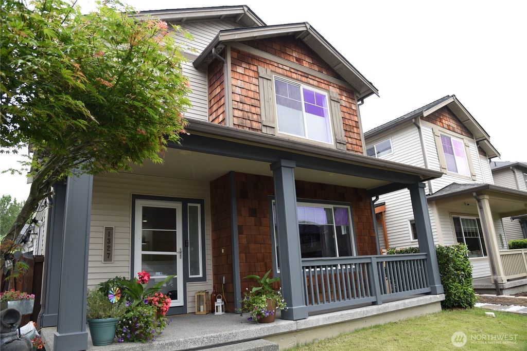 Photo of 1327 42nd St NE ST, Auburn, WA 98002 (MLS # 2539900)
