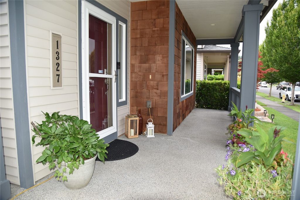Photo of 1327 42nd St NE ST, Auburn, WA 98002 (MLS # 2539900)