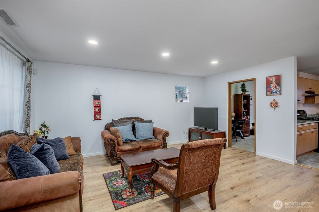 Photo of 17008 SE 183rd Place, Renton, WA 98058 (MLS # 2465732)