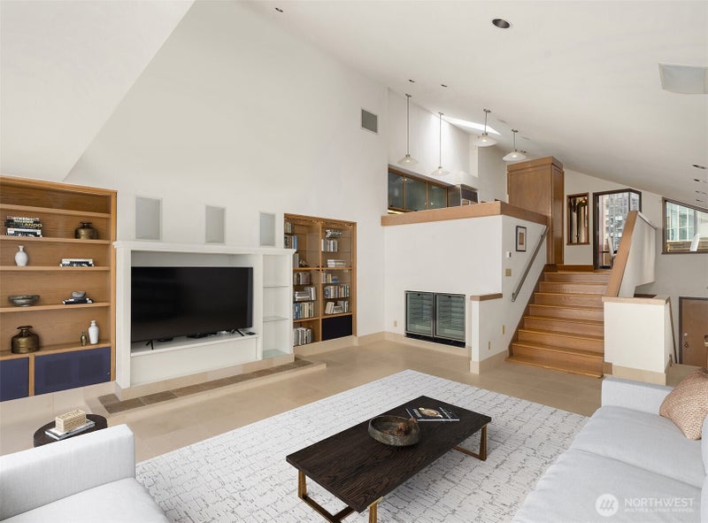 2021 1st Avenue F20