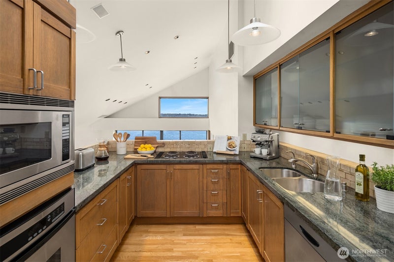 2021 1st Avenue F20