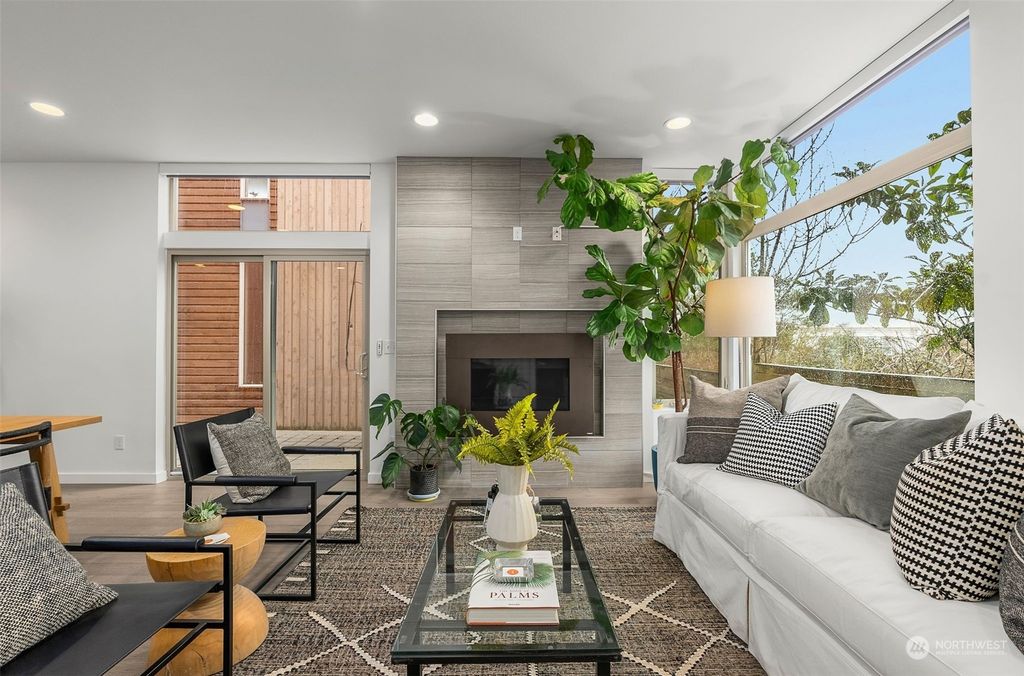 Photo of 127 16th Avenue, Seattle, WA 98122 (MLS # 2196529)