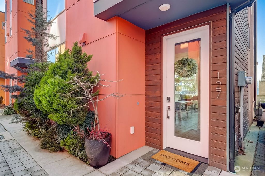 Photo of 127 16th Avenue, Seattle, WA 98122 (MLS # 2196529)