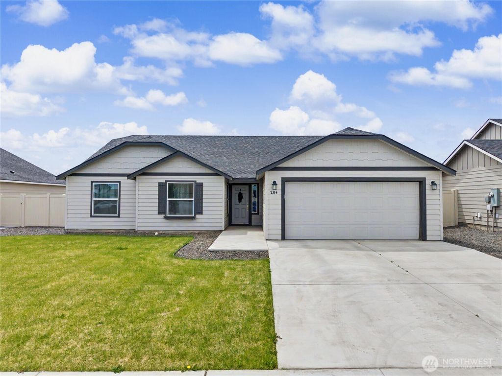 Photo of 204 Royal Palm Drive, Moses Lake, WA 98837 (MLS # 2529392)