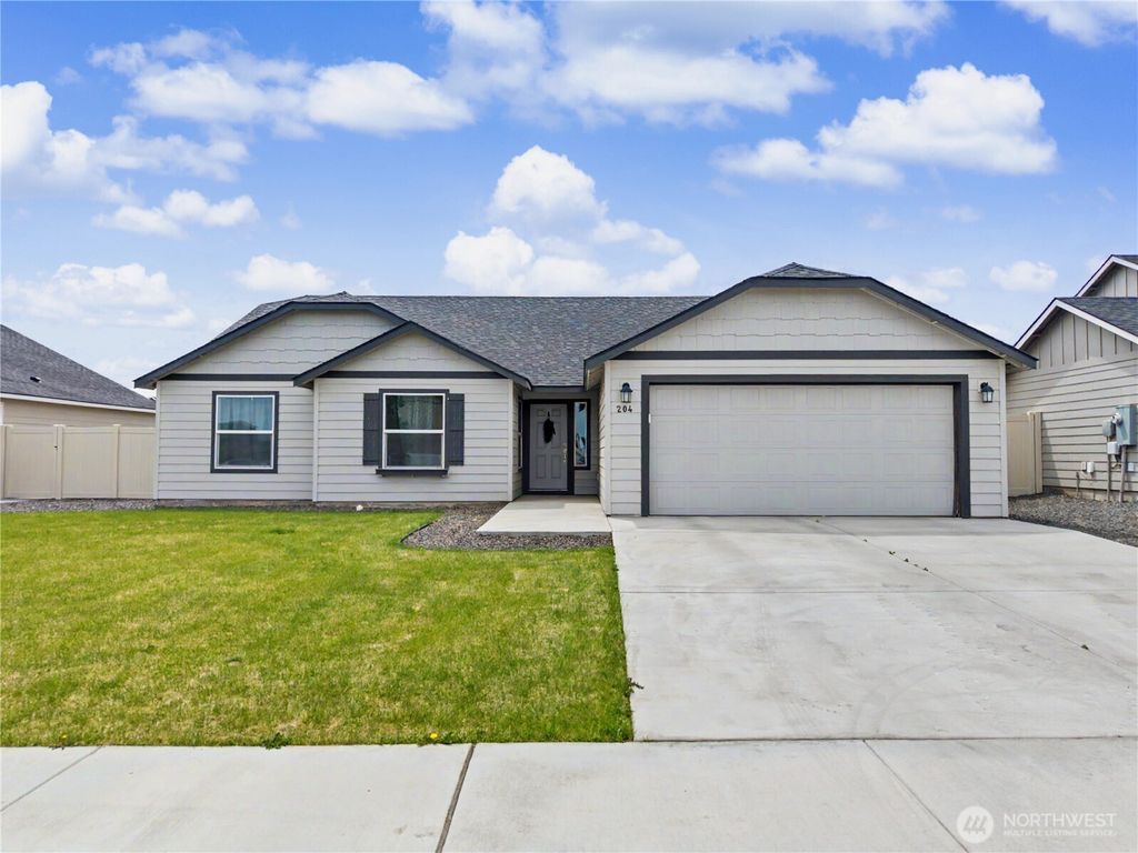Photo of 204 Royal Palm Drive, Moses Lake, WA 98837 (MLS # 2529392)