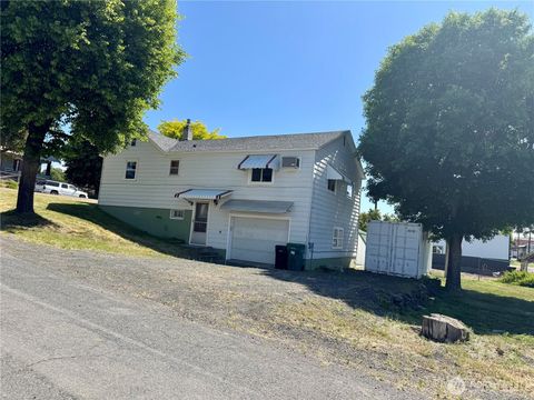Photo of 216 NW Cole Avenue, Wilbur, WA 99185 (MLS # 2388113)